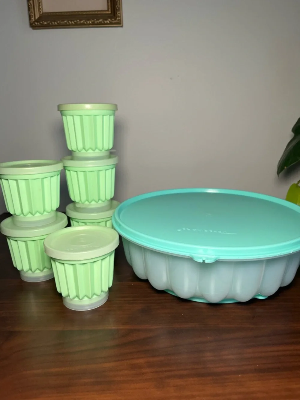 Iconic vintage Tupperware fluted Jello mold set with 6 individual mold. - Picture 7 of 15